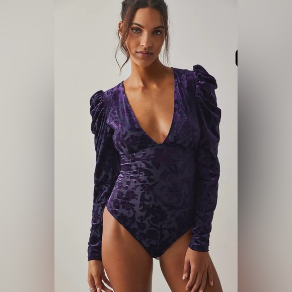 Free People Magic Hour Velvet Deep V-Neck
Puffed Sleeve Bodysuit NWT - Picture 1 of 5